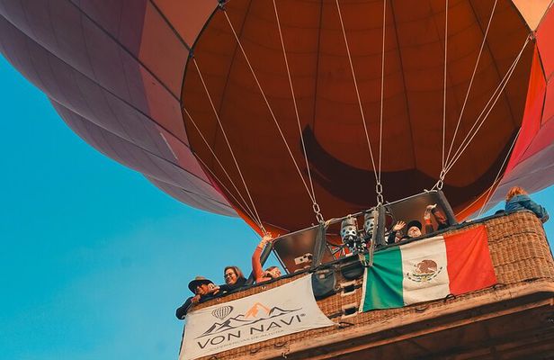Balloon flight from CDMX with Breakfast in CAVE and Pyramids
