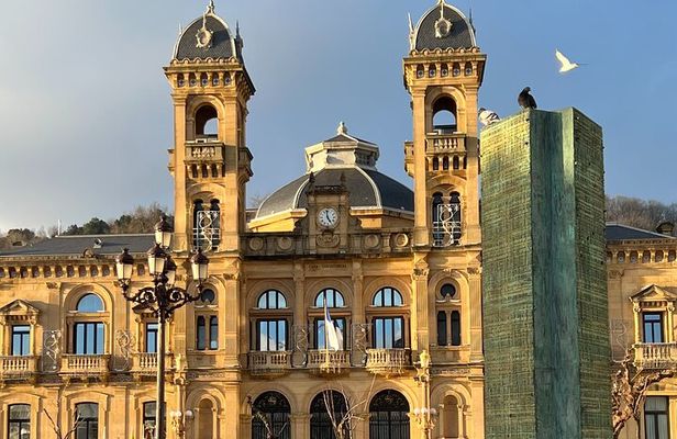 New Tour! 3H Walking City Tour in San Sebastian(very small group)