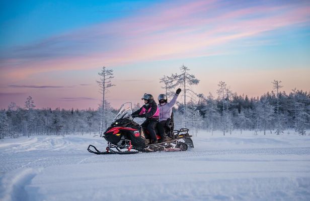 Snowmobile Tours in Rovaniemi Lapland