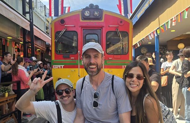 Private tour to Railway Market and Floating Market