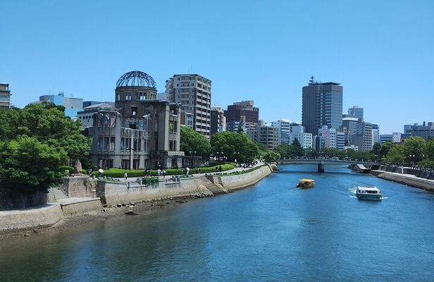 Hiroshima Peace Memorial and Miyajima 1 Day Tour with Local