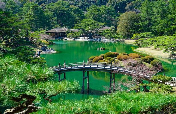 Kagawa: Takamatsu Ritsurin Garden Guided Tour