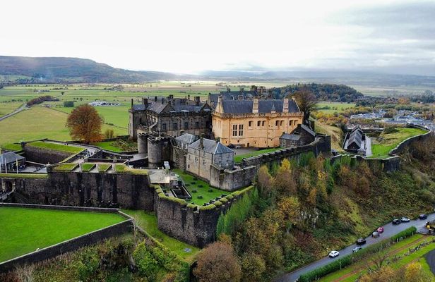 Edinburgh: The Kelpies, Stirling Castle, Loch Lomond & Trossachs