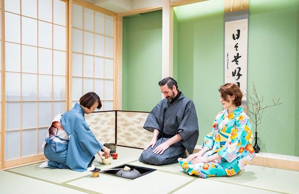 Tokyo: Tea Ceremony Experience with a Tea Master in Ginza
