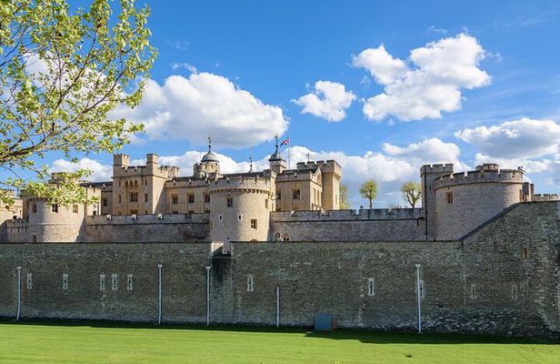 Tower of London Crown Jewels and All Hallows Church Private Tour
