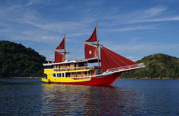 Labuan Bajo - Komodo Sailboat Multi Day Tour Package