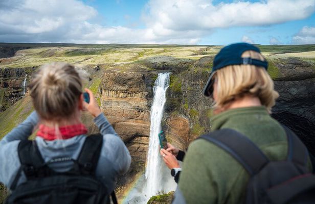3-Day Highlands Hike: Landmannalaugar, Emerald Ridge & Háifoss