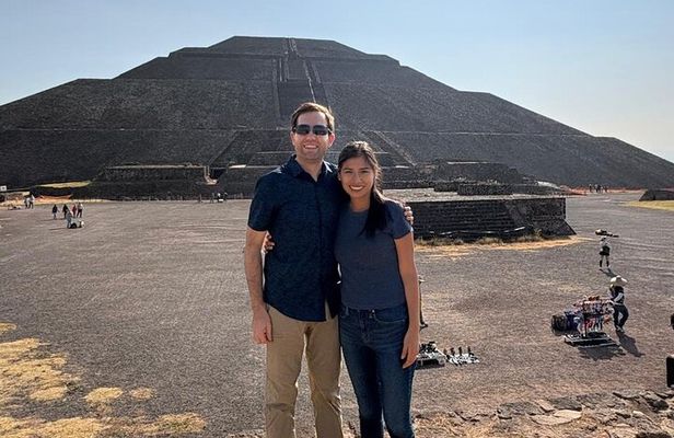 Pyramids of Teotihuacan without traps for tourists morning or afternoon