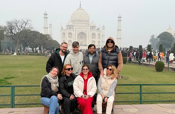 Taj Mahal and Agra Private Day Car Tour from Delhi with 5* Meal