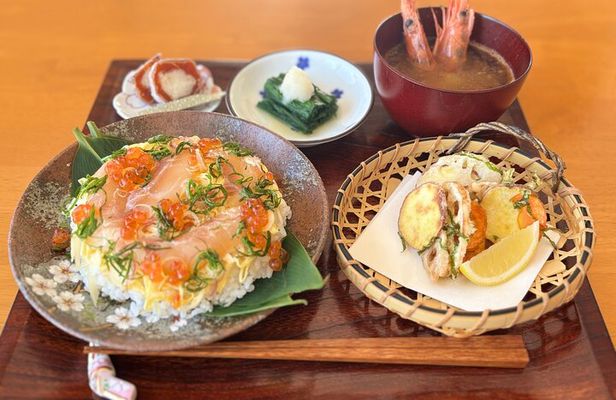 Hokkaido Seafood Chirashi Sushi Experience with Matcha in Sapporo