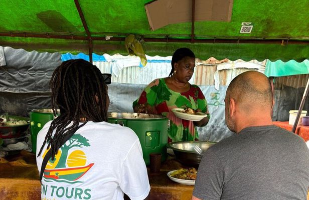 Dakar/Gorée scooter immersion between sea faith and daily life