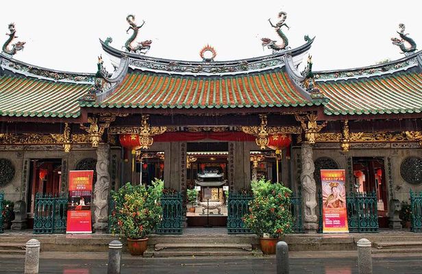 Chinatown and Little India Private Walking Tour (3 hours)