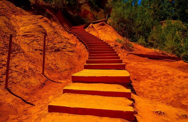 Gordes & Roussillon - Luberon Hilltop Villages Tour from Avignon