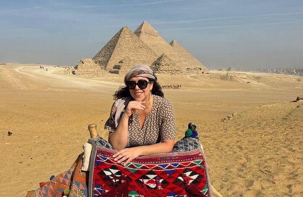 Giza Pyramids & Sphinx Tour with Expert Guide & Mobile Photoshoot