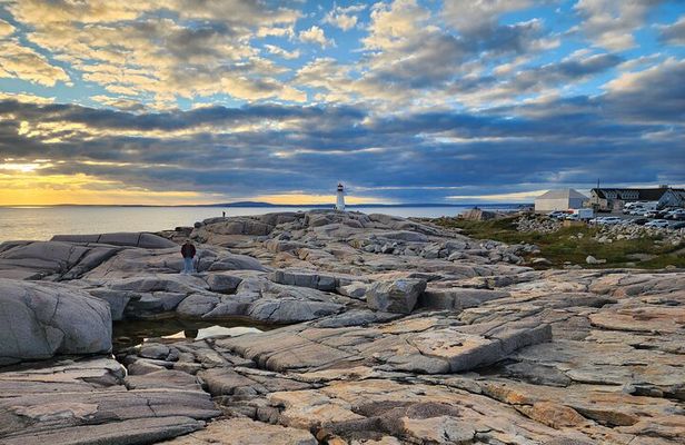 Peggy’s Cove & Fisherman’s Cove: The Small-Group EV Van Tour
