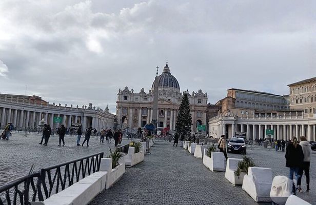 Explore St Peter's Basilica Pieta and Papal Tombs with live Guide