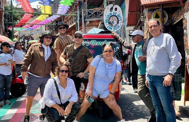 Tour San Juan la Laguna : Textiles, murals and natural beauty