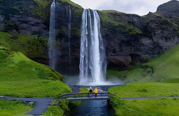 Private South Coast Waterfalls, Beach and Glacier Tour