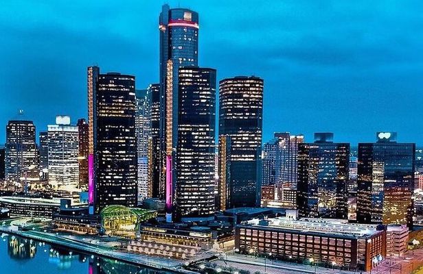 Private Detroit Highlights Tour | Up to 14 Guests