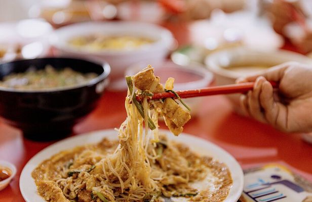 Hidden Hawker Gems Culinary Tour in Singapore