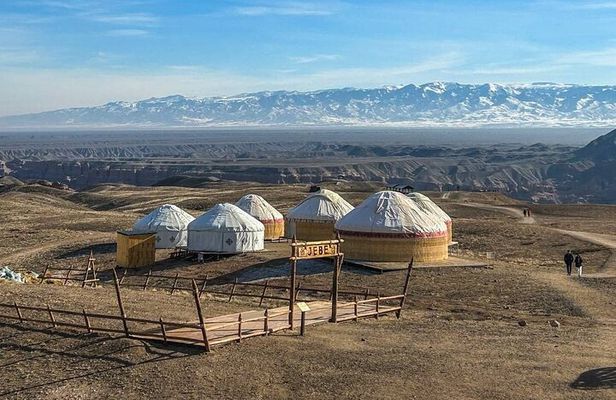 Charyn Canyon with Horse Riding and Sauna Tour