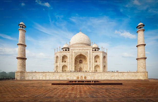 Agra Taj Mahal and Agra Fort Skip The Line Tour