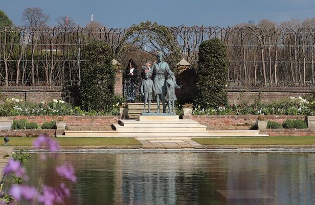 Kensington Palace & Gardens with Take Away Cream Tea