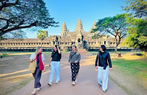 Private Angkor bicycle and Guided Temple Tour