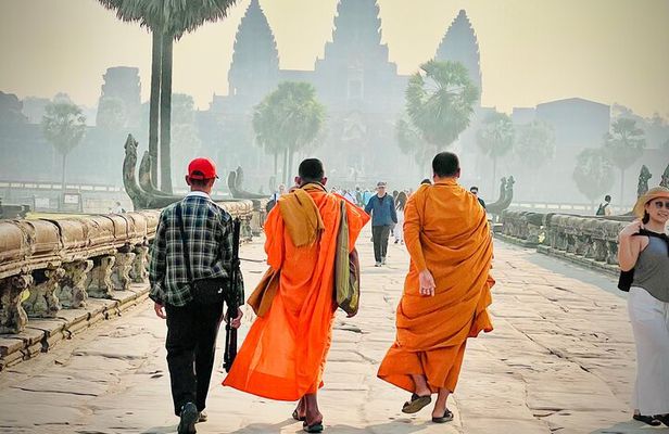 Private Angkor Temples Tour with Sunrise