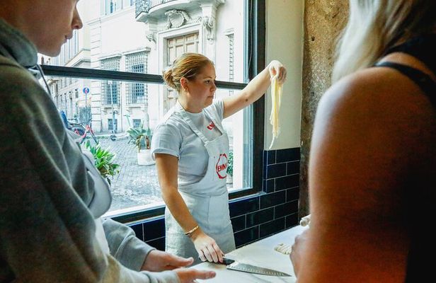 Pasta and Tiramisu Cooking Class with Prosecco in Rome