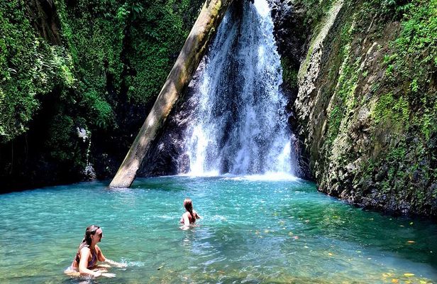 Seven Sisters Waterfall Hike