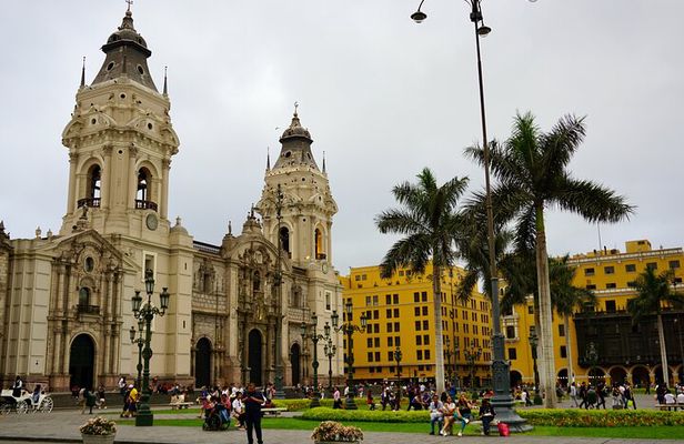 Lima Cultural Tour Parque del Amor Huaca Pucllana and Pisco Sour