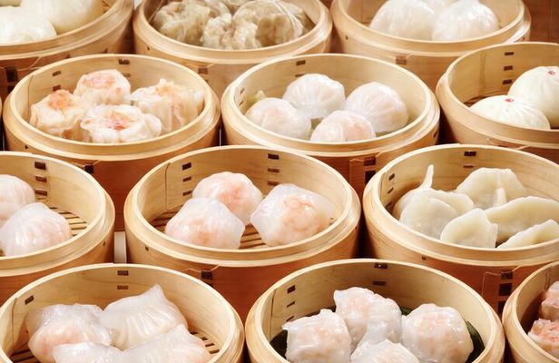 Private Night Tour: Beijing Illuminated with Dim Sum Dinner