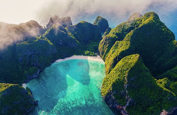 Phi Phi Islands Premium Speedboat Tour from Phuket with Lunch