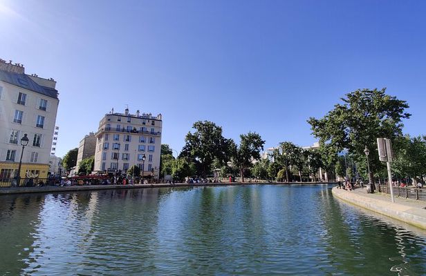 Cycling along the Canal Saint-Martin