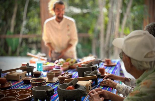 Cozumel: Hands-On Chocolate, Tortilla, Salsa & Honey Experience