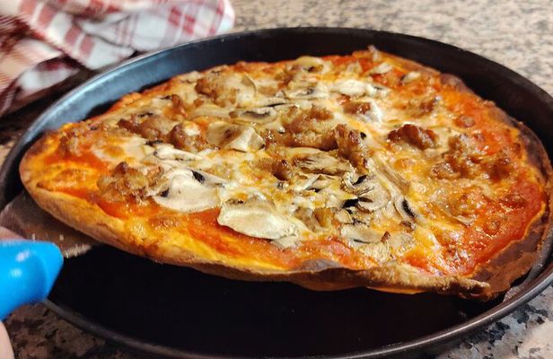 Knead, Walk and Taste Rome with Pizza Class in Trastevere