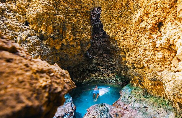 Sea Turtles Caves and Iconic Beaches West Curaçao Private Tour