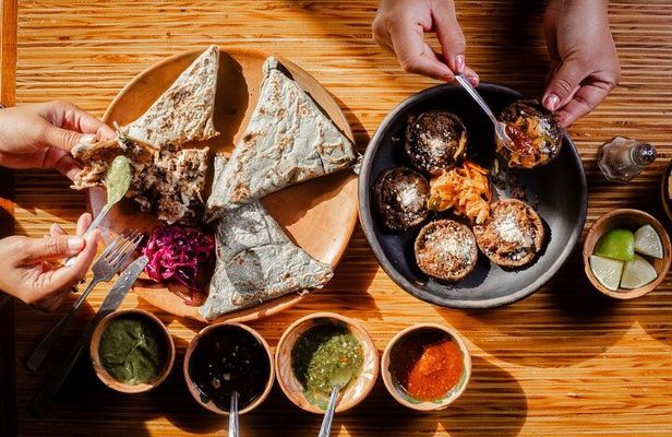 Oaxaca Streets Food Tour with 15+ Tastings