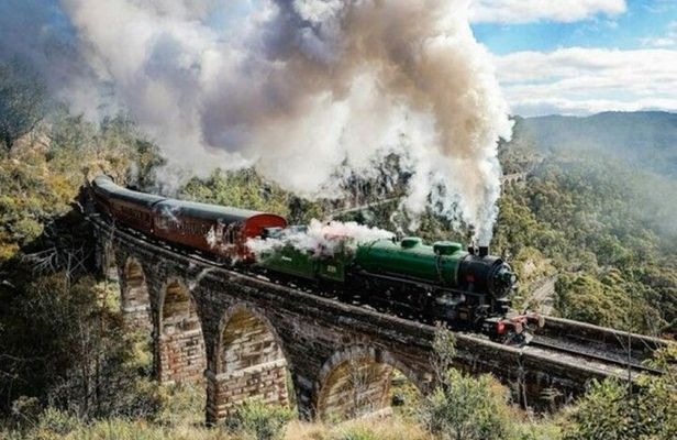 Blue Mountains Day Tour from Three Sisters to Zig Zag Railway