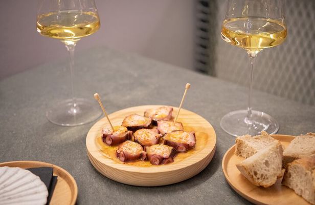 Wine and gastronomic experience in the Old City of A Coruña