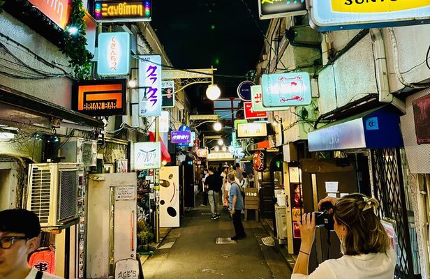 Tokyo Shinjuku Night Tour: Kabukicho & Golden Gai