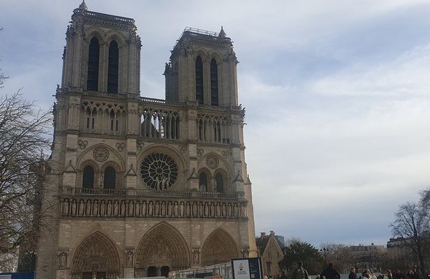 Paris Notre Dame Cathedral Interior Guided Tour