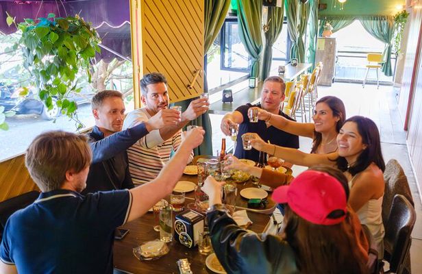 All Included Foodie Tour: Seafood & Drinks at 3 Cool Restaurants.