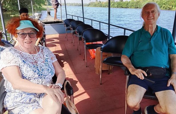 Backwater Village Life Tour from Kochi –Country Boat: Local Lunch