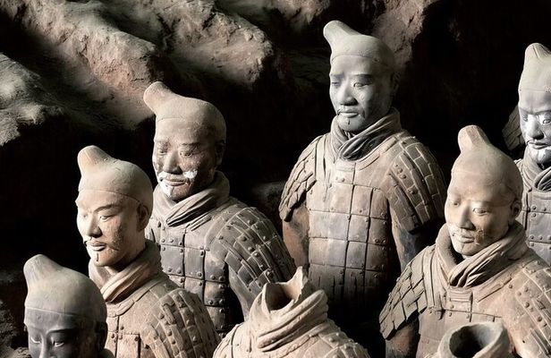 Xi'an in One Day from Guilin by Air: Terracotta Warriors, City Wall and More