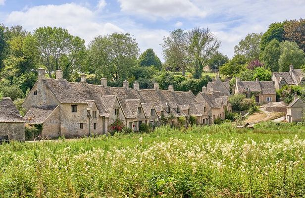 Pivate Tour of The Cotswolds and Clarksons Farm