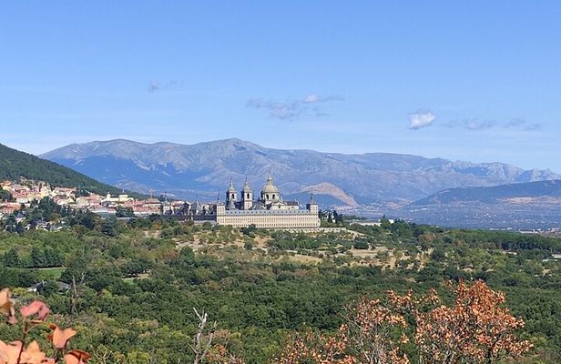 El Escorial Easy Hike from Madrid – Outdoor Walking Only