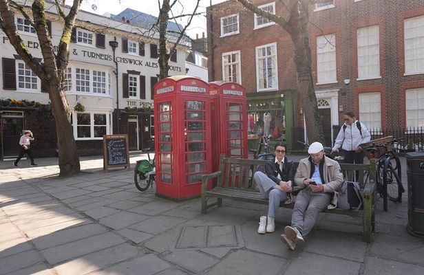 Ted Lasso Private Black Cab Tour with Hotel Pick Up