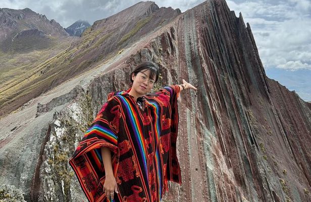 Pallaypuncho hike full day in group